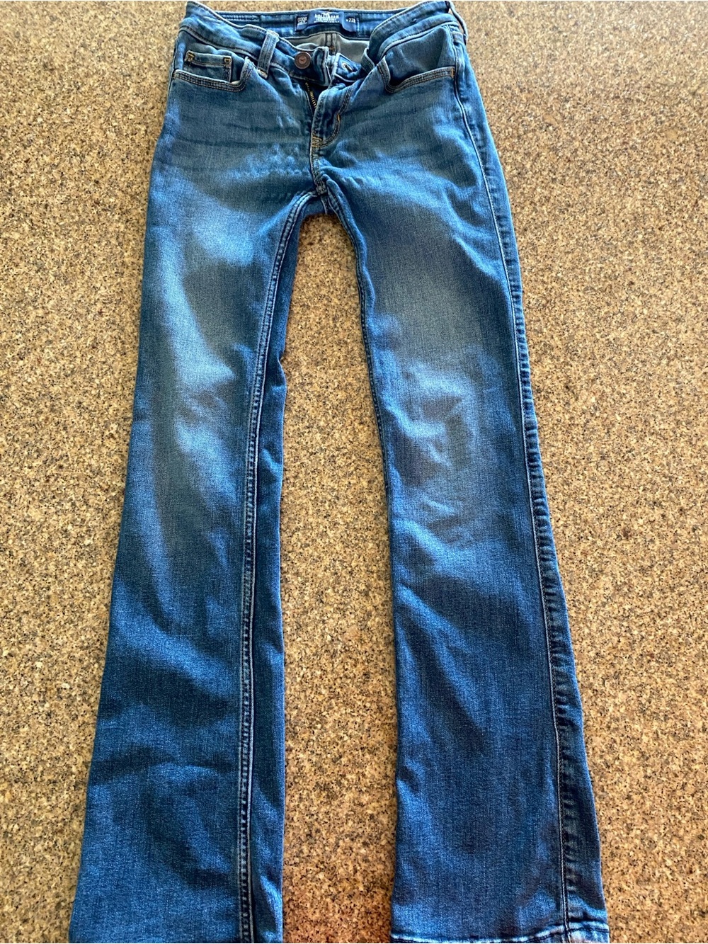 hollister low rise bootcut jeans (bella swan / fall aesthetic) .𖥔 ݁ ˖🍁๋࣭ ⭑🍂༘⋆